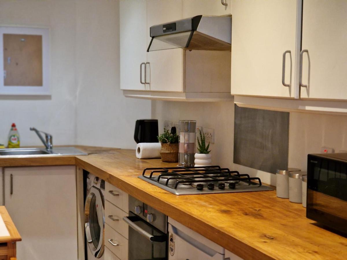 Lovely 1-Bed Apartment In Londra Esterno foto