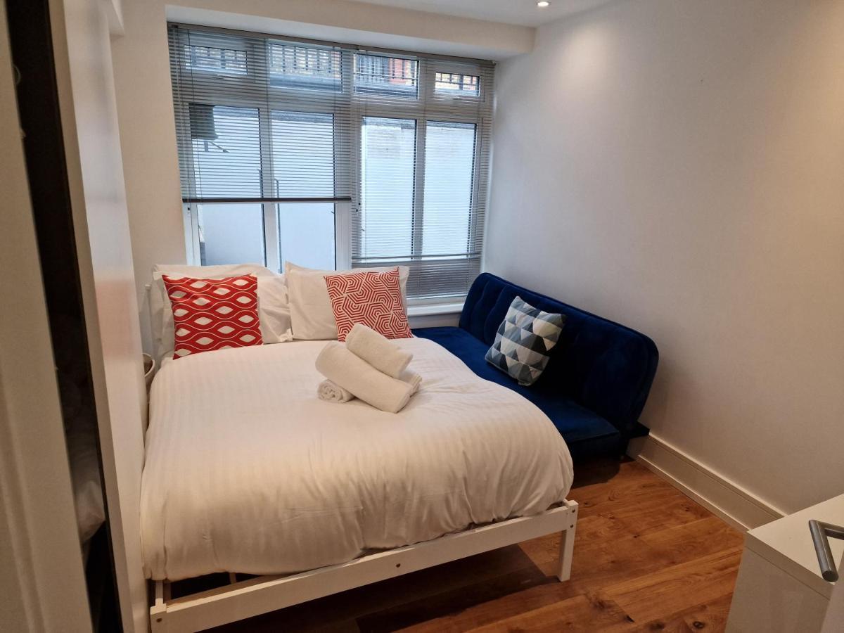 Lovely 1-Bed Apartment In Londra Esterno foto